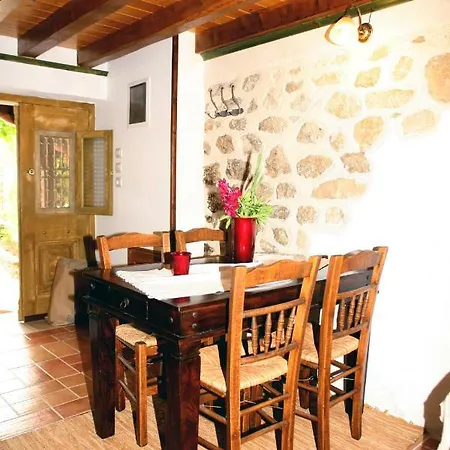 Casa Di Roccia Lantställe
